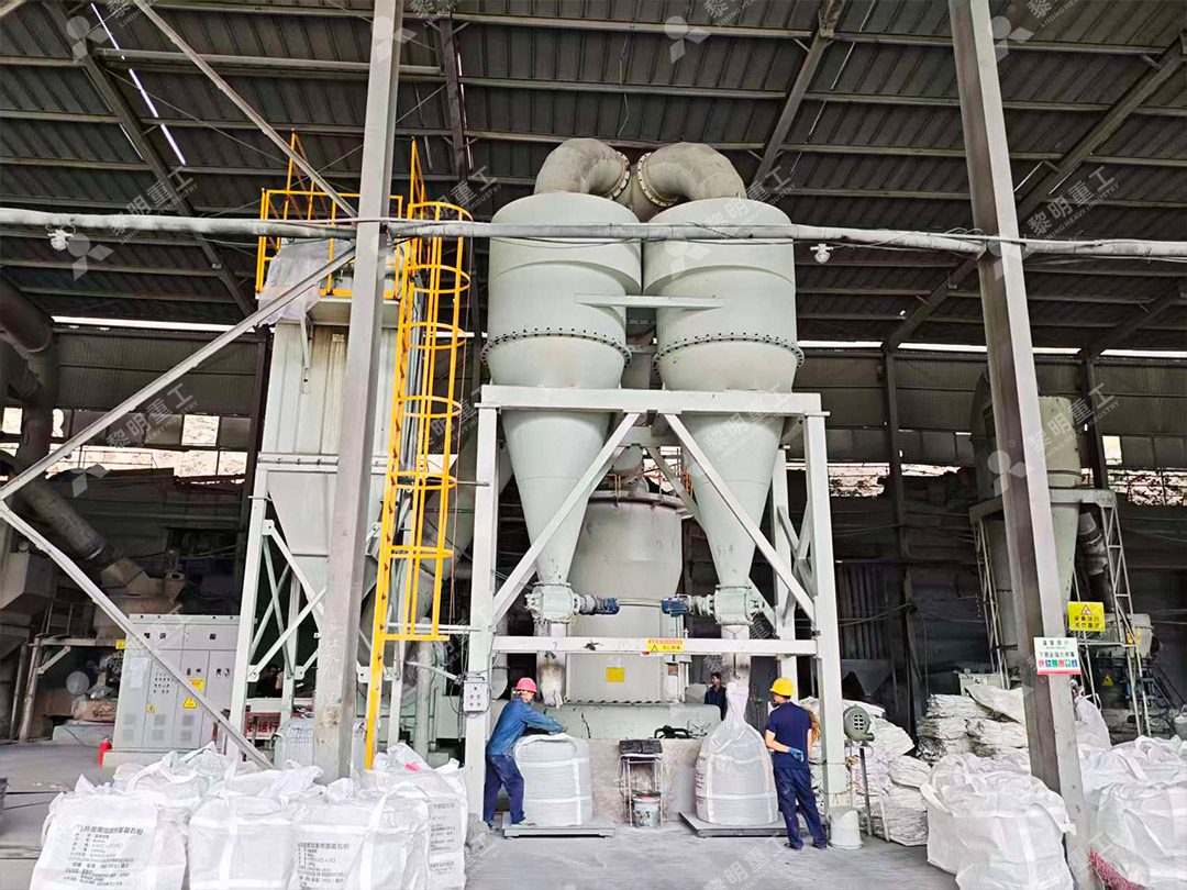 黎明重工现代化生产基地全景，展示其强大的研发制造实力